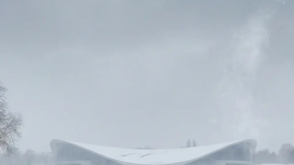 Vue large d'une patinoire extérieure illuminée à Genève avec une ambiance hivernale, suggérant l'alternative d'une patinoire couverte en arrière-plan.